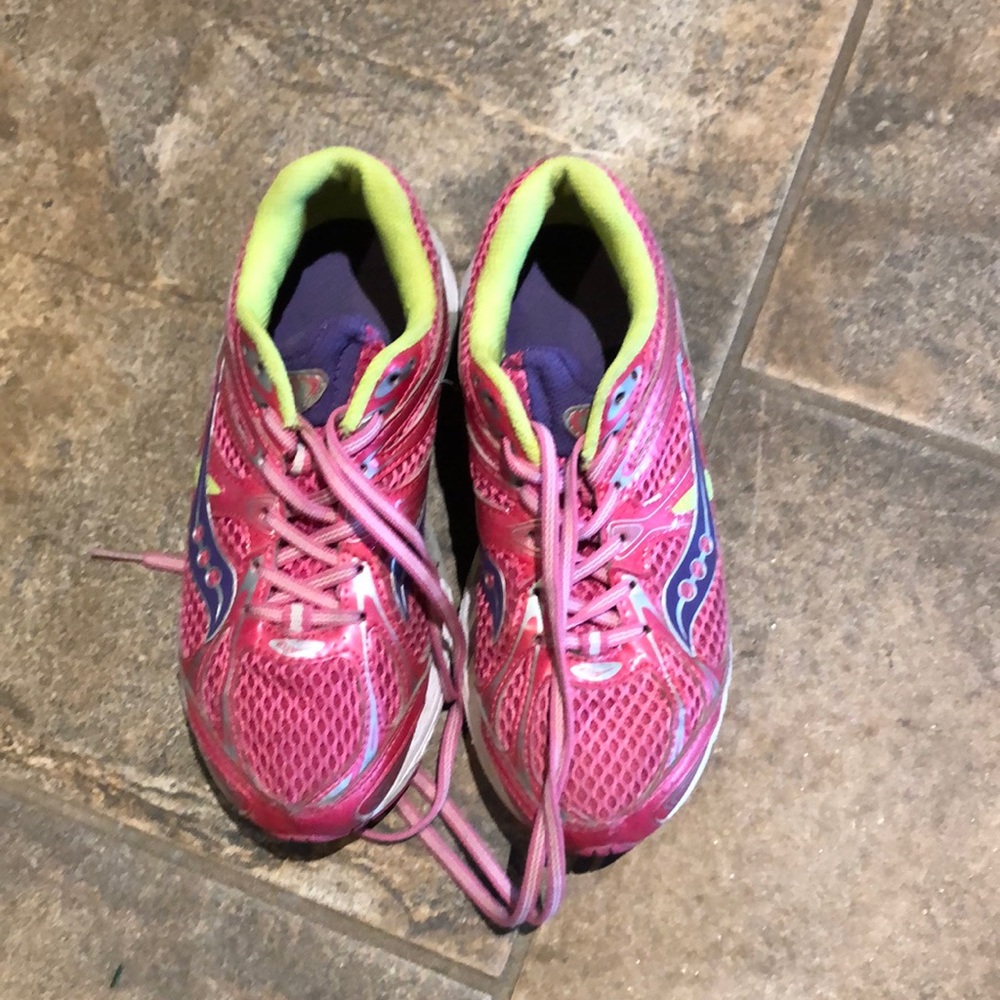 Saucony girls running shoes